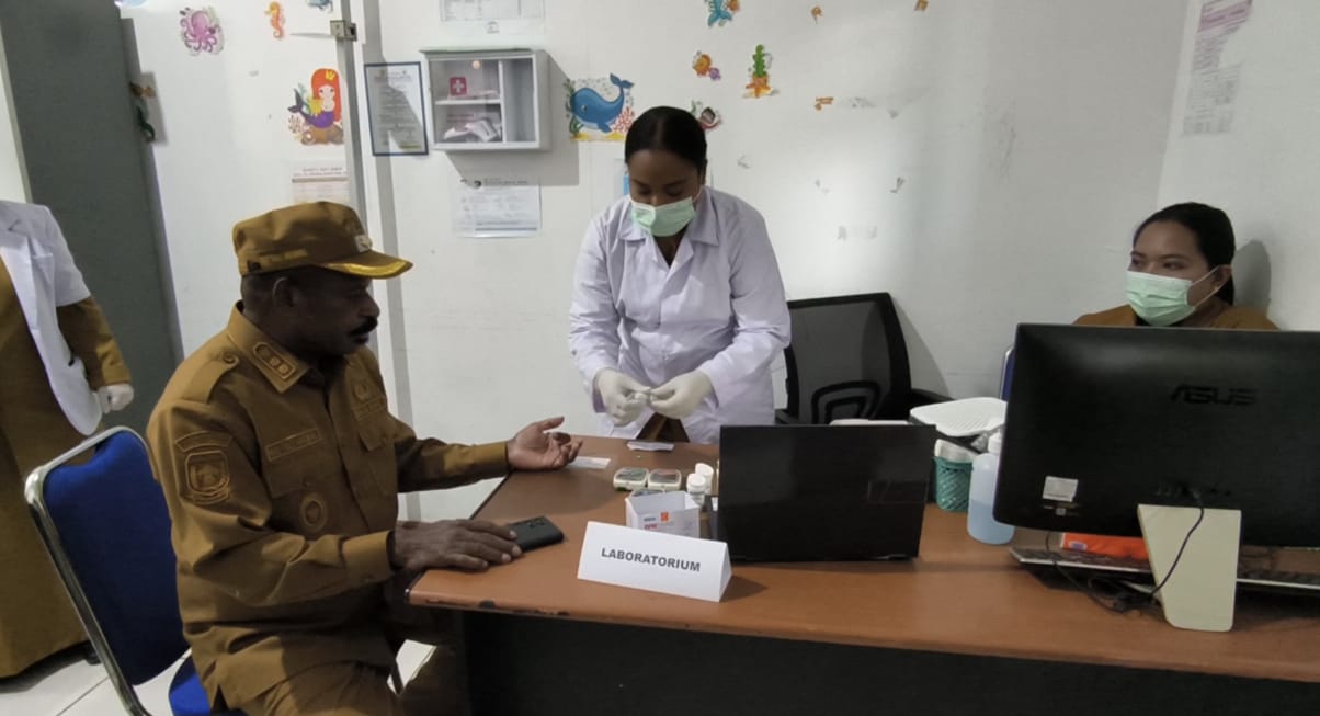 Wabup Naftali Akawal Ajak Masyarakat Puncak Ikut Program Pemeriksaan Kesehatan Gratis
